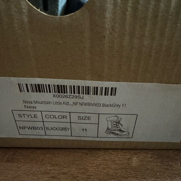 NWT Snow Boots Little Kid Size 11 - Picture 4 of 4